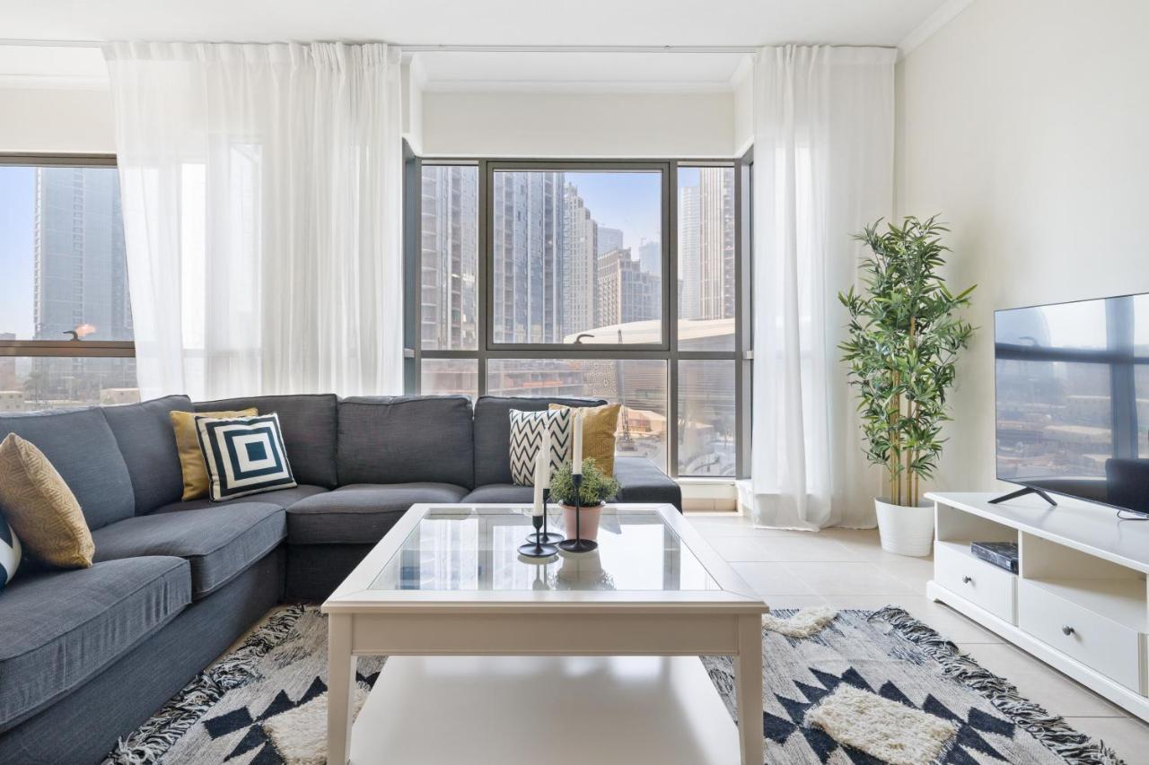 דובאי Stylish Apartment With Partial Burj Khalifa View מראה חיצוני תמונה