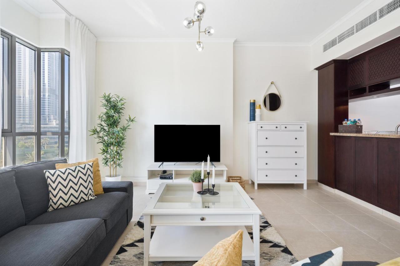 דובאי Stylish Apartment With Partial Burj Khalifa View מראה חיצוני תמונה