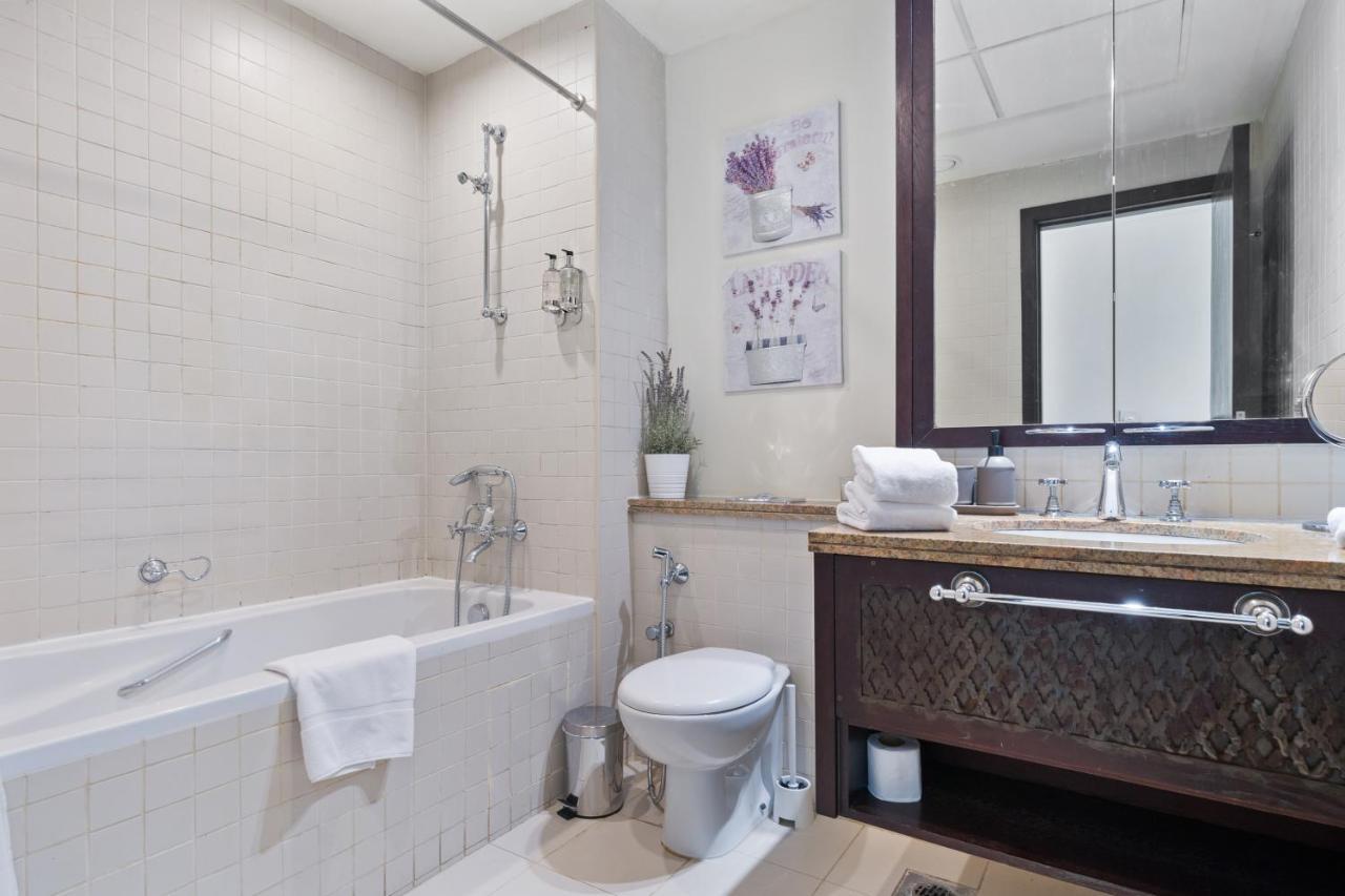 דובאי Stylish Apartment With Partial Burj Khalifa View מראה חיצוני תמונה