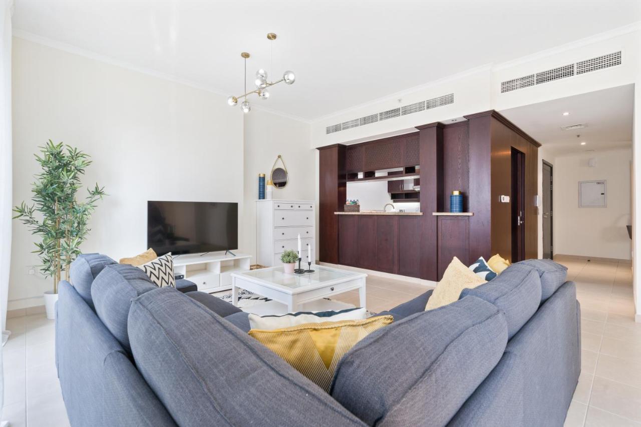 דובאי Stylish Apartment With Partial Burj Khalifa View מראה חיצוני תמונה