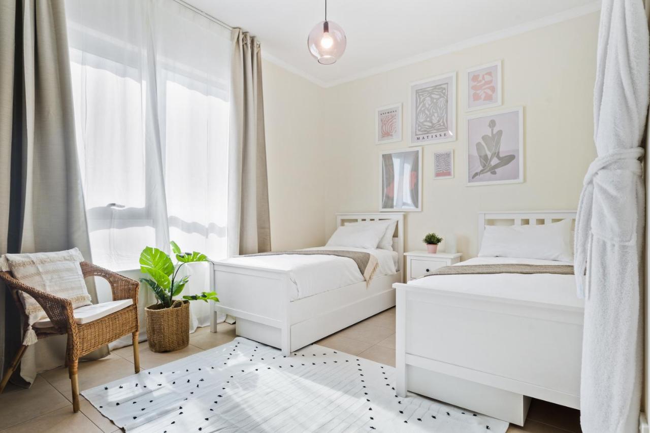 דובאי Stylish Apartment With Partial Burj Khalifa View מראה חיצוני תמונה