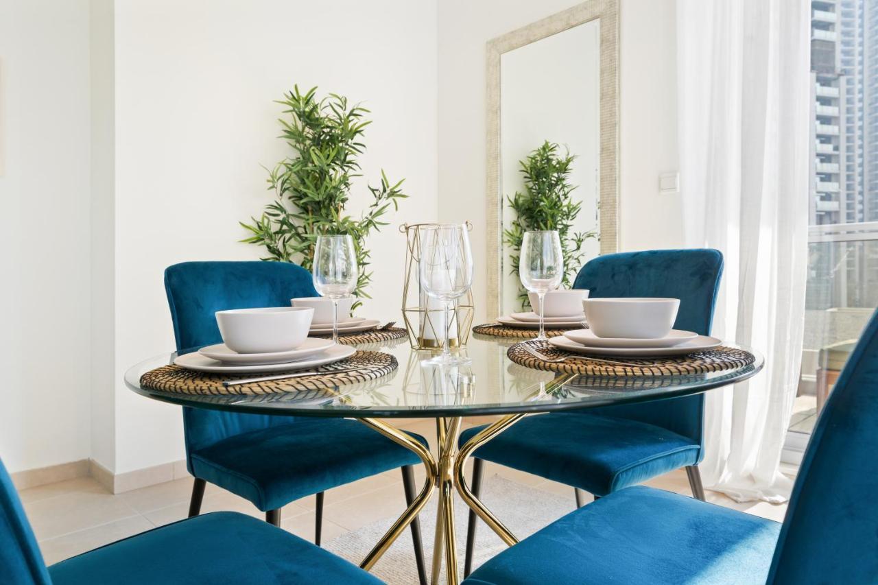 דובאי Stylish Apartment With Partial Burj Khalifa View מראה חיצוני תמונה