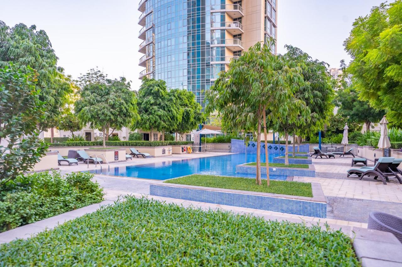 דובאי Stylish Apartment With Partial Burj Khalifa View מראה חיצוני תמונה